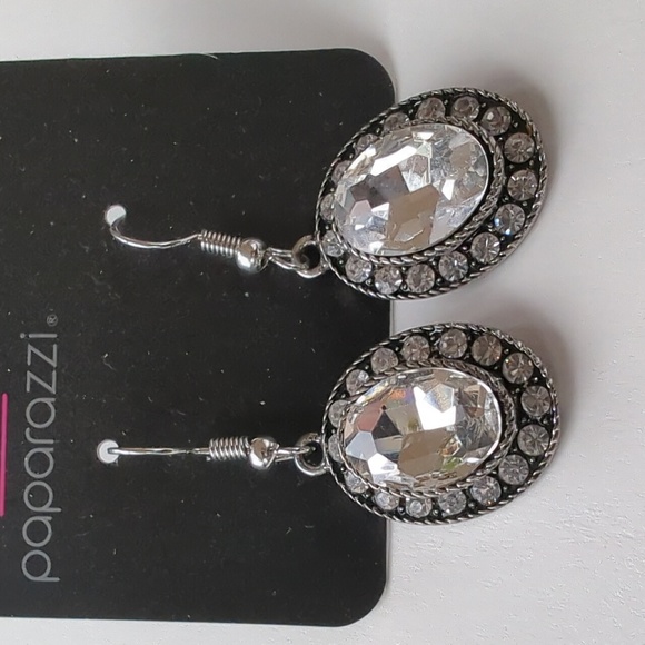 Boutique Paparazzi Silver Tone and Faux Stone Oval Drop Earrings - Picture 2 of 5